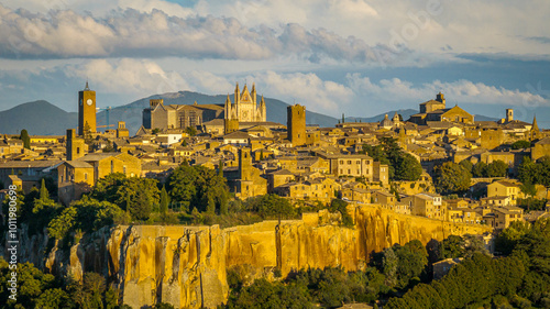 Cuadro en lienzo panorama of the town country, Orvieto, Italy