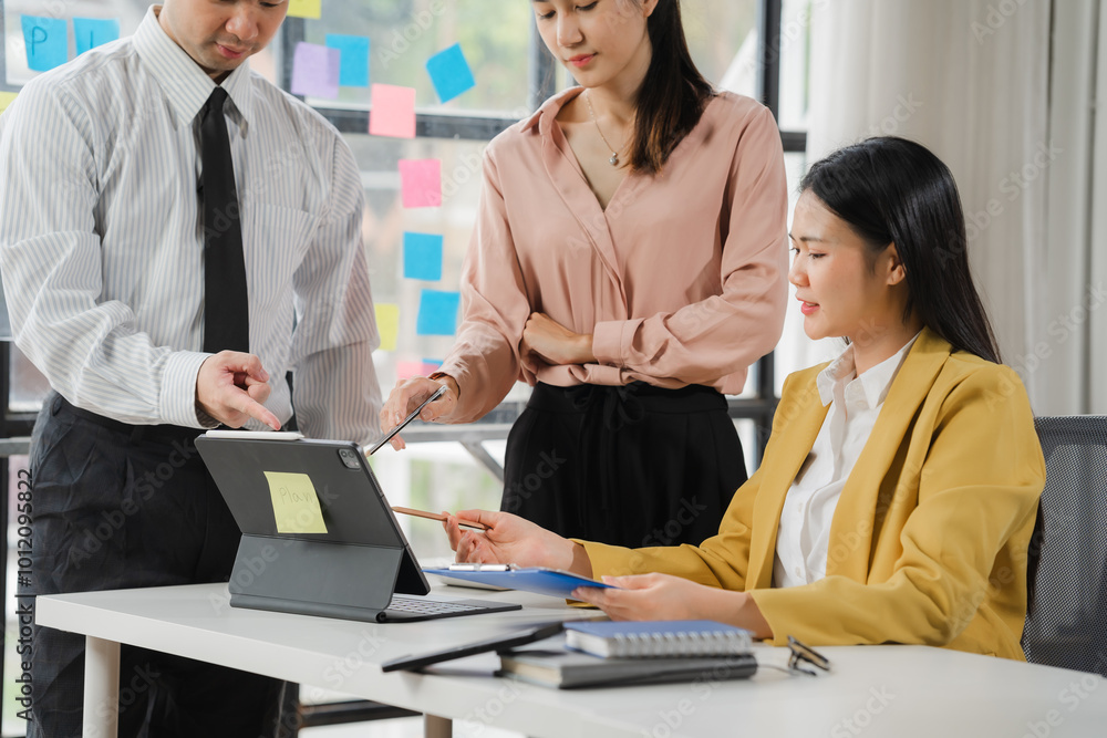 Fototapeta premium Teamwork Makes the Dream Work: Collaborative Business Meeting 