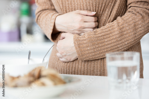 Sick woman has stomach ache,belly pain,painful in abdomen while eating,inflammation of stomach and intestines,gastrointestinal problems,Gastroenteritis,Dyspepsia,Gallstones,Inflammatory Bowel Disease