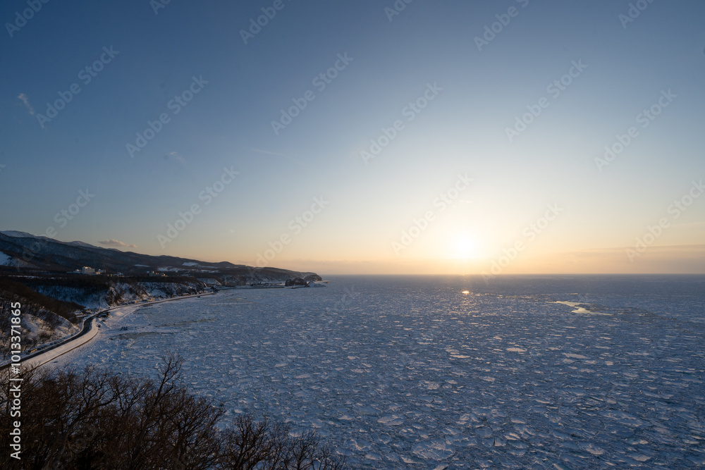 Fototapeta premium Sunset and Drift ice in Hokkaido Japan