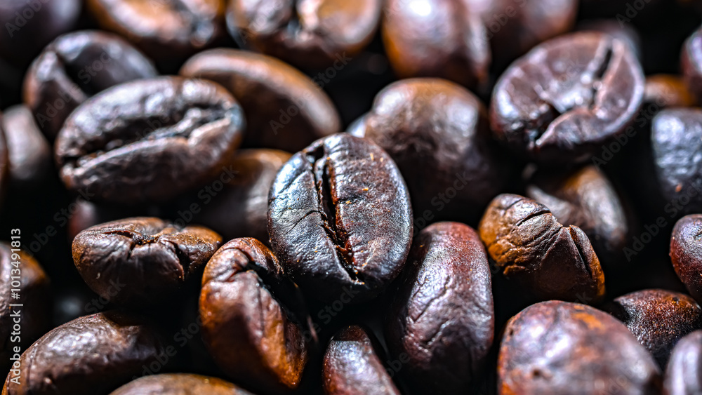 Fototapeta premium Close up of roasted coffee beans