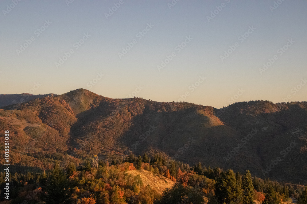 Obraz premium Beautiful Fall Autumn Hiking Trail views of Ice Box Canyon Ogden Utah
