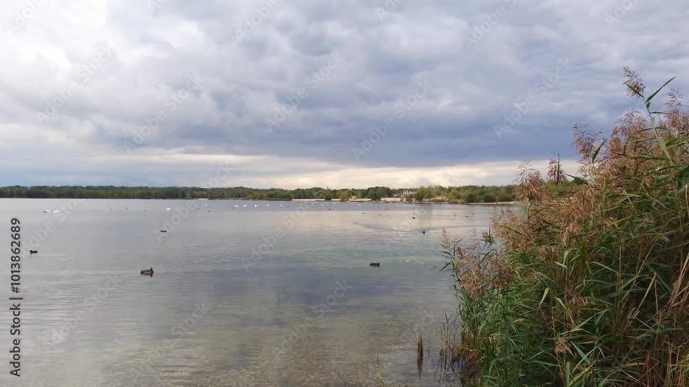 Dunkle Wolken über dem Cospudener See bei Leipzig Dunkle Wolken über dem Cospudener See bei Leipzig