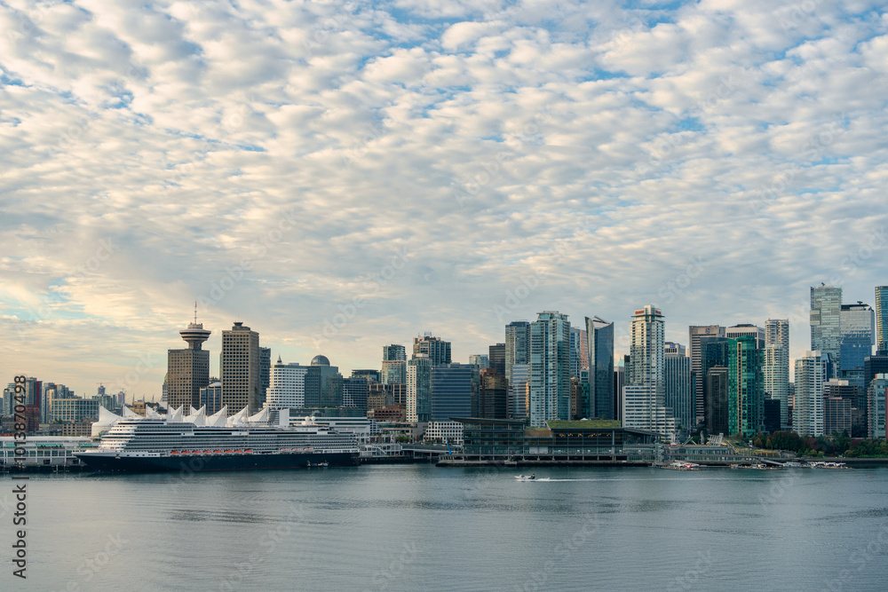Fototapeta premium Vancouver skyline during early morning