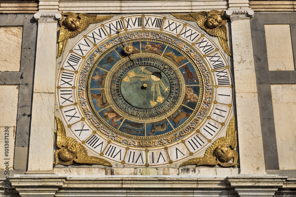 brescia, italien - sonnenuhr am torre dell orologio