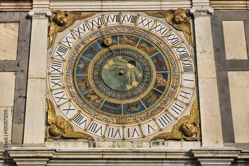 Obraz na płótnie brescia, italien - sonnenuhr am torre dell orologio w salonie