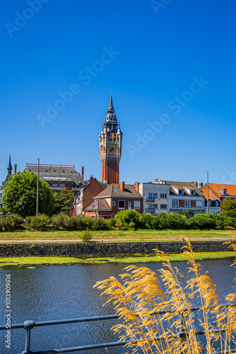 Le Beffroi de l'Hôtel de Ville de Calais et le Canal de Calais à Saint-Omer photo