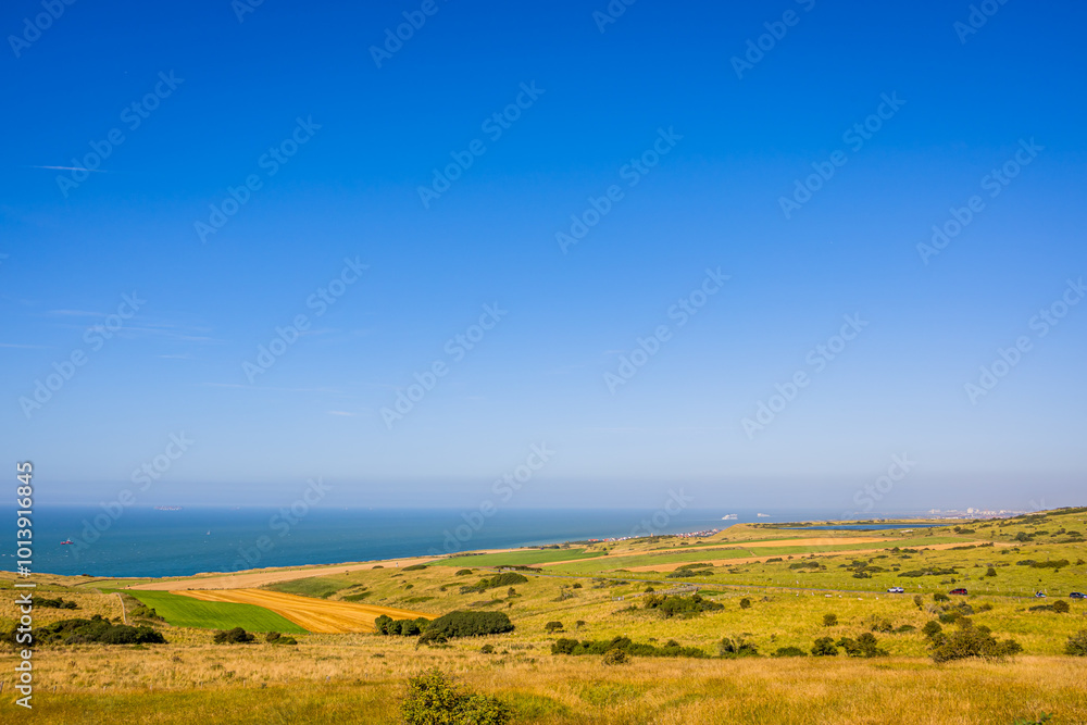 Les prairies de Cap Blanc Nez, la manche, et l'Angleterre au loin