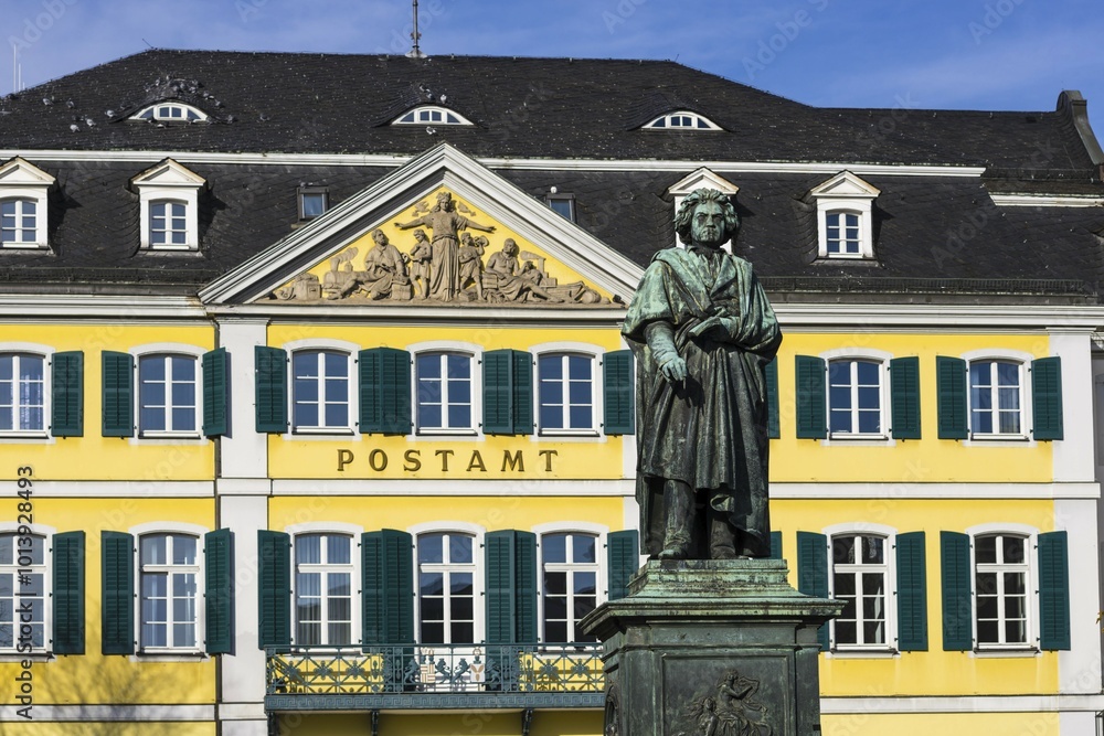 Obraz premium Beethoven monument on Cathedral Square, main post office in the Fürstenberg Palace behind, Bonn, North Rhine-Westphalia, Germany, Europe