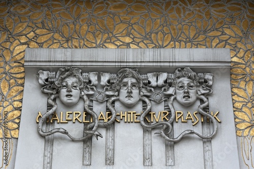 Foto Detail, entrance portal, Vienna Secession exhibition house, Vienna Art Nouveau 1