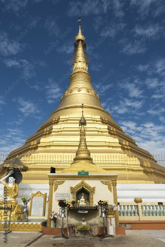 Naklejka premium Uzina Pagoda, U Zina Paya, Mawlamyine or Mawlamyain, Mon State, Burma, Myanmar, Asia