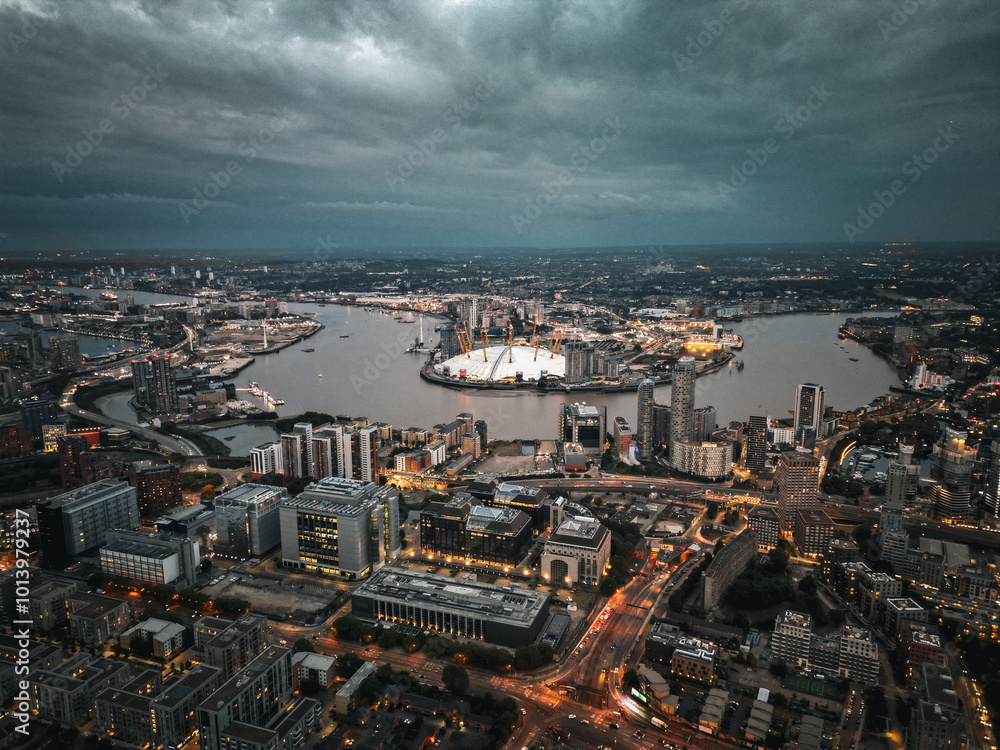 Obraz premium River Thames near Peninsula Square London Uk 