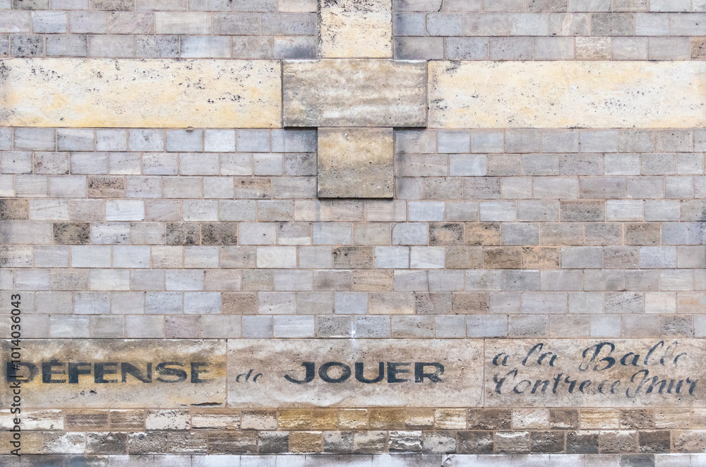 Inscription ancienne sur le mur d'une église Inscription ancienne sur le mur d'une église