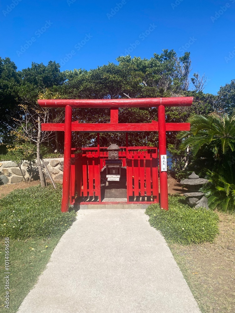 Naklejka premium 神社にお参り