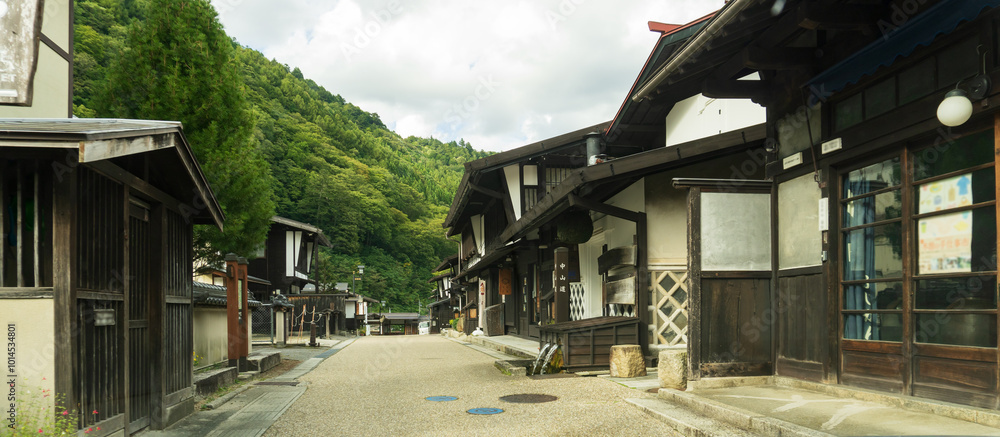 Obraz premium 長野県「中山道の福島宿」／木曽路のレトロな町並み