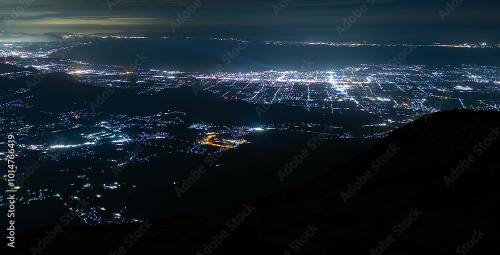 Fototapeta premium 伊吹山の山頂から望む琵琶湖