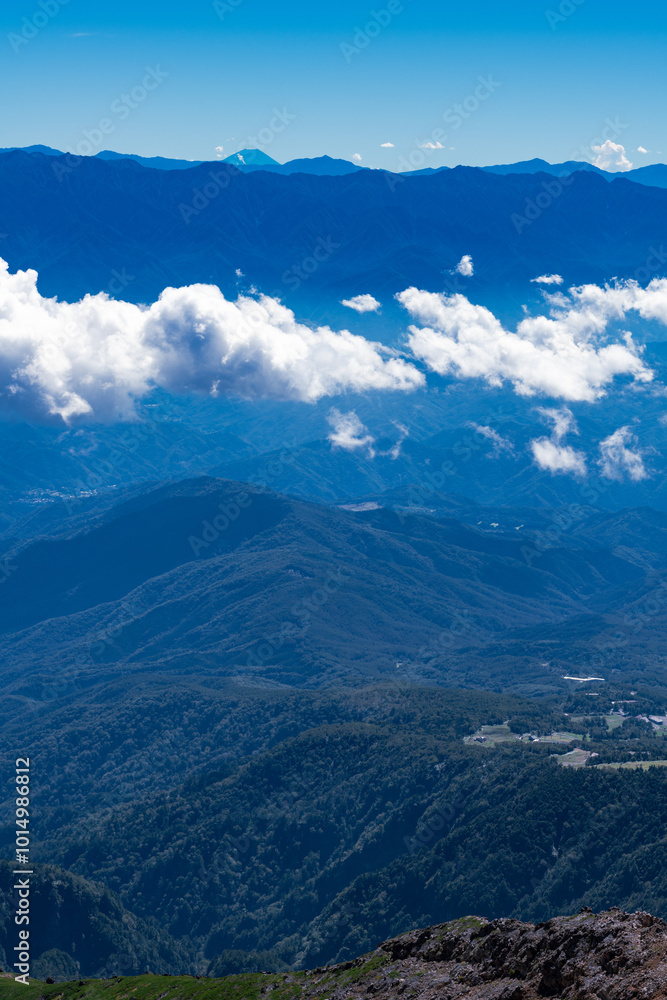 Fototapeta premium 御嶽山頂上より富士山を望む