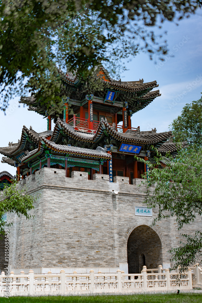 Fototapeta premium Shanxi Taiyuan Jin Ancestral Temple General Longzhu recent colorful sculpture, the entrance of the Hall of the Virgin Mary 
