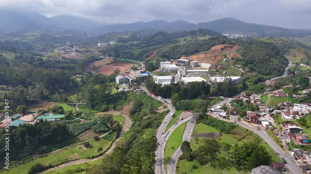 Video aéreo realizado en zona rural del municipio de Caldas, en el que se observa la carretera conocida como Conexión Pacífico 1. Video aéreo realizado en zona rural del municipio de Caldas, en el que se observa la carretera conocida como Conexión Pacífico 1.