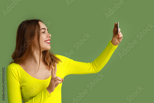 Pretty young woman showing ...