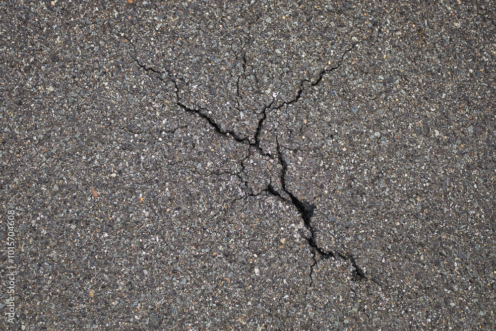 Fototapeta premium Asphalt - Risse - Hintergrund - Kaputt - Beschädigt - Defekt - Strasse 