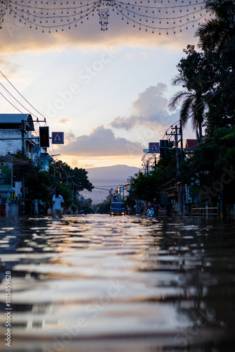 Chiang Mai city flooded as Ping River overflows