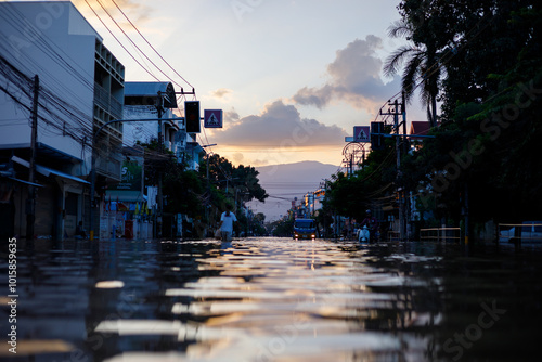 Chiang Mai city flooded as Ping River overflows