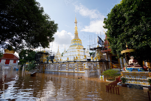 Chiang Mai city flooded as Ping River overflows