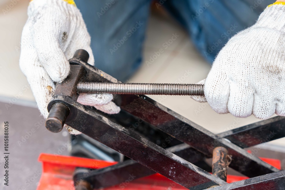 The scissor jack threads were broken, repair motorcycle lift tables in garage