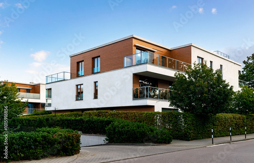 Canvas Print Beautiful new modern cottage. House development