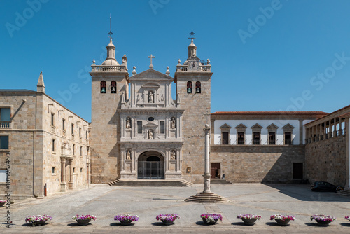 Catedral de Santa Maria e o Pelourinho do Largo do Adro em Viseu, tesouros arquitetónicos em Portugal photo