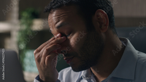 Fotografia Tired Indian man guy American businessman feel pain eyestrain eyes discomfort co