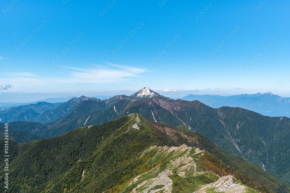 北岳登山道から望む小太郎山と甲斐駒ヶ岳 山梨県南アルプス市 北岳登山道から望む小太郎山と甲斐駒ヶ岳 山梨県南アルプス市
