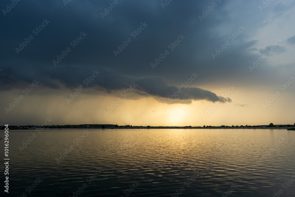 Obraz premium Incoming Storm