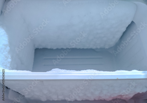 Canvas-taulu Empty fridge with ice. lce in freezer.