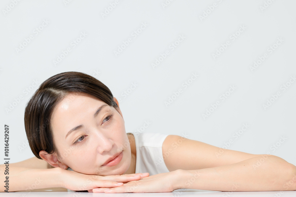 Fototapeta premium リラックスする女性 ビューティー 美容