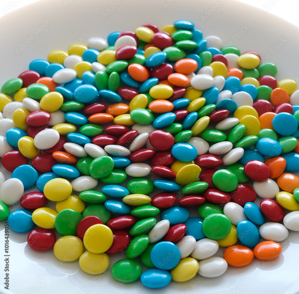 Fototapeta premium close up shot of colorful chocolate candies 