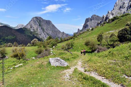 Mountains of the Urkiola Na...