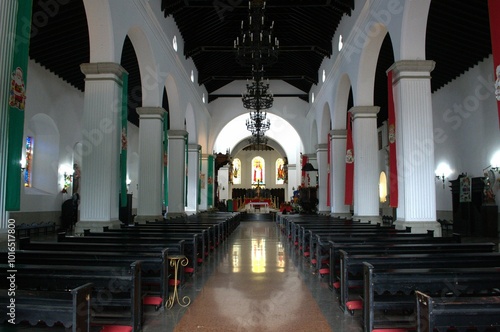 La gente del estado Tachira es en su gran mayoria de Religion Catolica,por eso podemos encontrar desde pequeñas capillas hasta enormes iglesias.