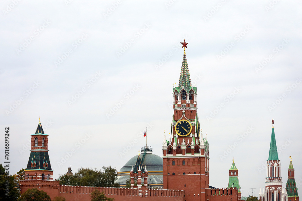 Fototapeta premium View to Moscow Kremlin and Russian president residence at autumn