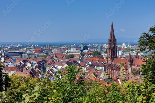 Das Freiburger Münster an einem sonnigen Herbsttag photo