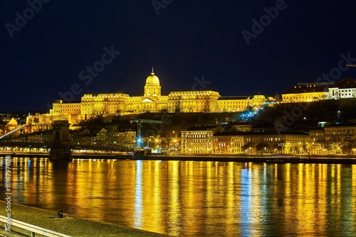 Obraz na płótnie The view on Buda Castle on the top of the hill at night, Budapest, Hungary w salonie