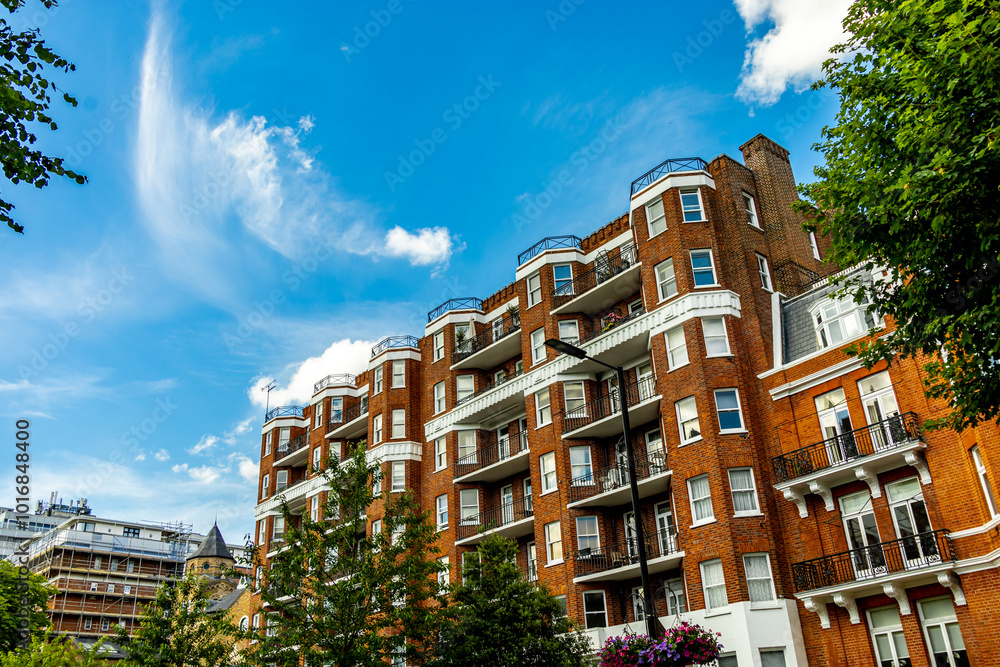 Fototapeta premium Ein kleiner Stadtbummel und Erkundungstour durch die Metropole London entlang der berühmten Sehenswürdigkeiten an der Themse - Vereinigtes Königreich