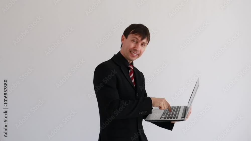 homem de negócios com computador portatil