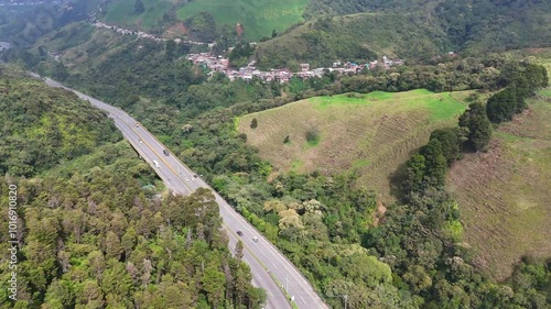 Video aéreo realizado en zona rural del municipio de Caldas, en el que se observa la carretera conocida como Conexión Pacífico 1. photo