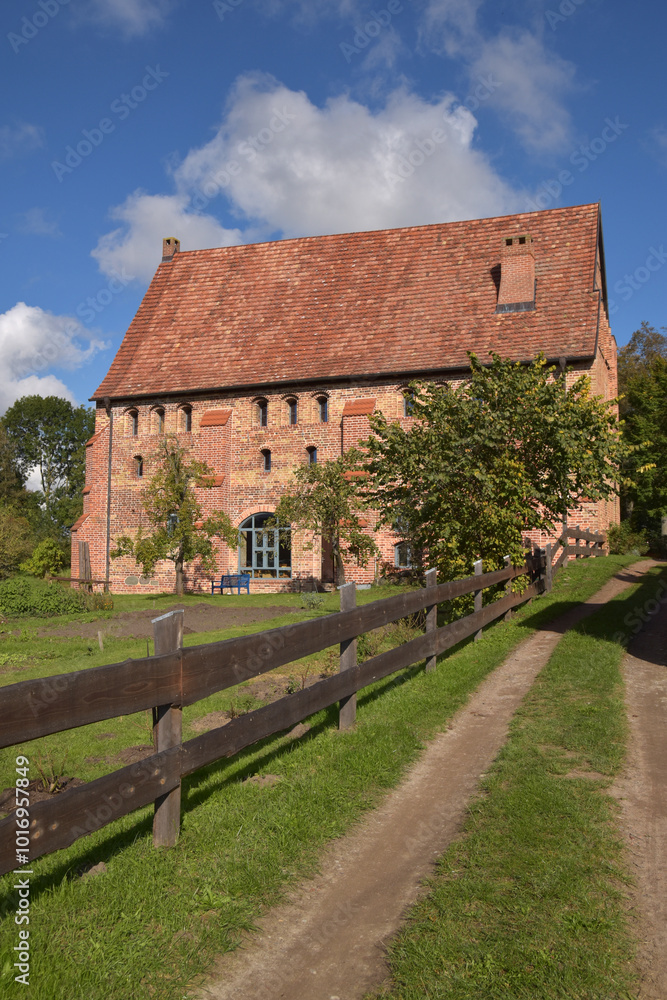 Kloster Tempzin in Mecklenburg-Vorpommern Kloster Tempzin in Mecklenburg-Vorpommern