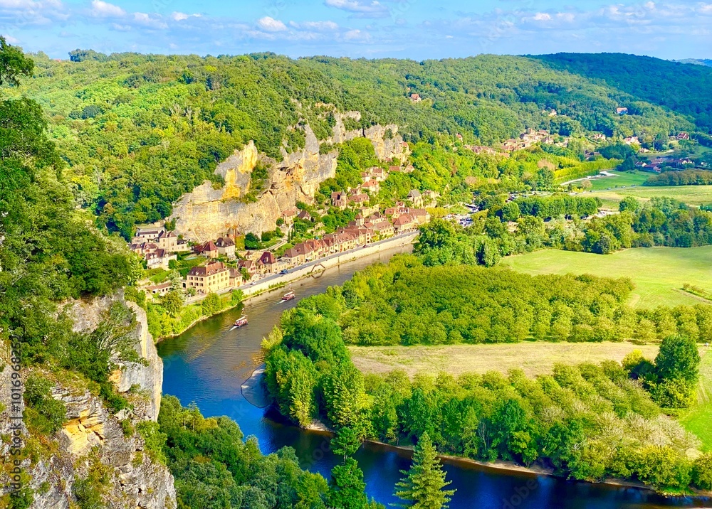 Obraz premium view of the river Dordogne in France