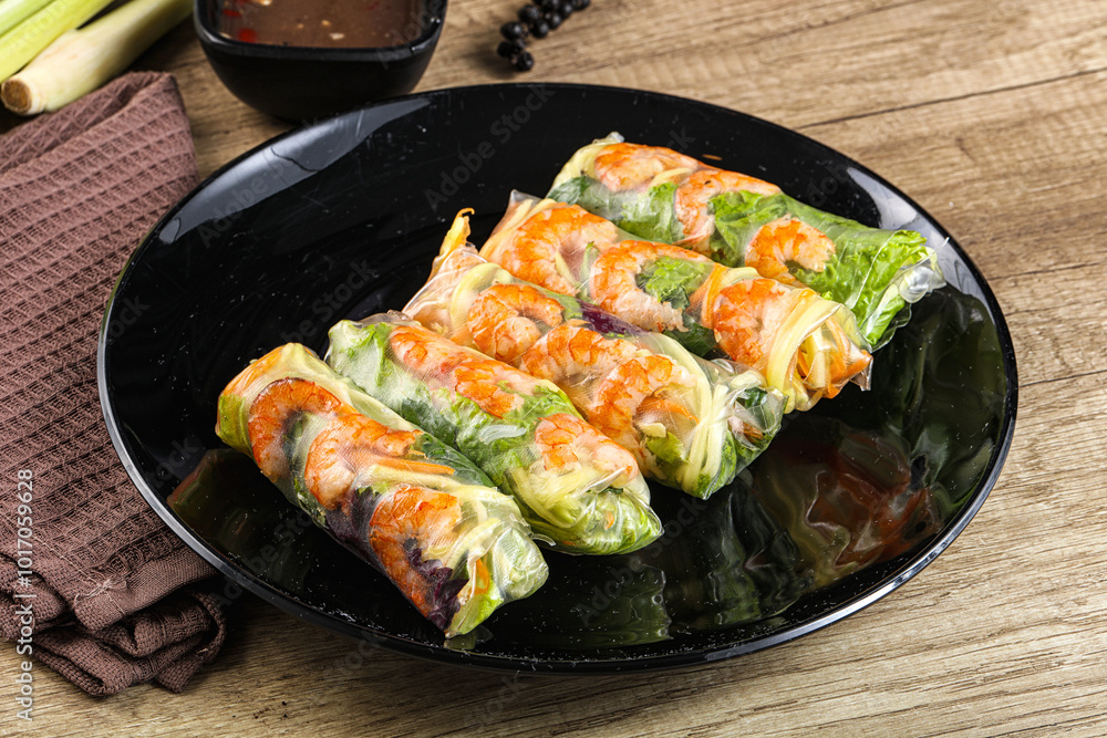 Vietnamese spring roll with prawn and mango Vietnamese spring roll with prawn and mango