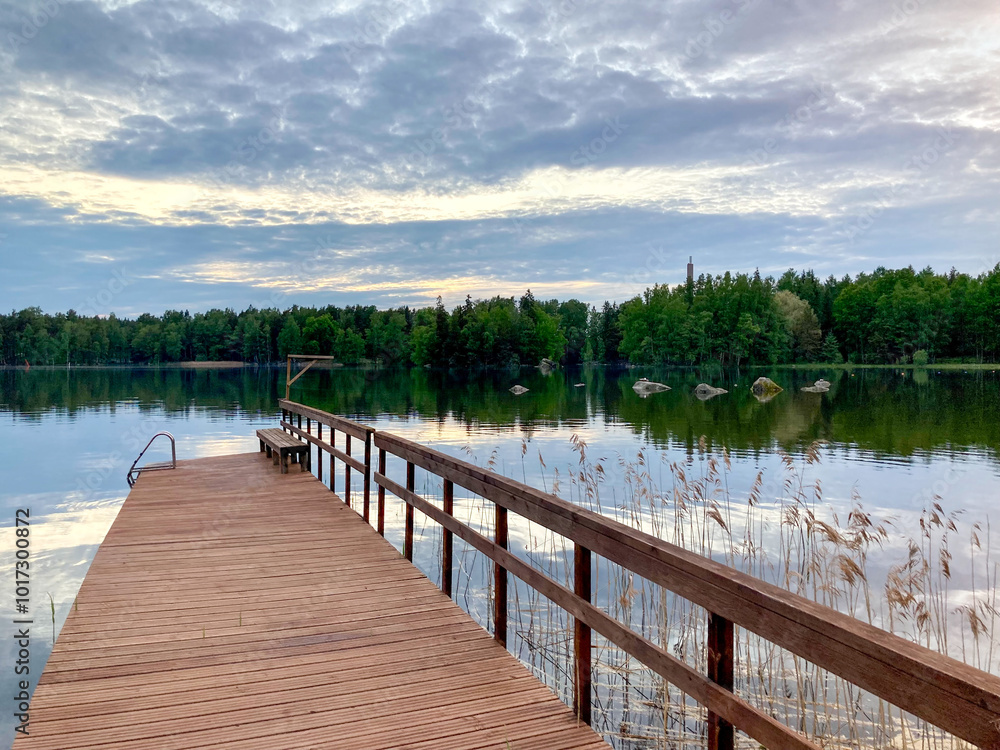 Naklejka premium wooden dock in the lake