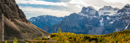 Εκτύπωση καμβά Beautiful fall time scenic views at Sentinal Pass, Larch Valley during September with light snow covering the incredible landscape in northern Canada, Banff National Park